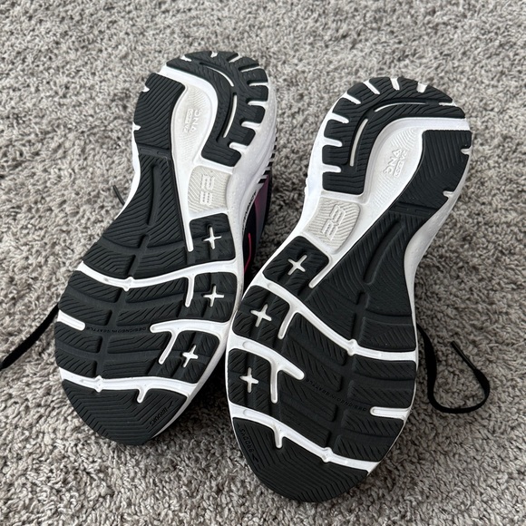 Brooks Adrenaline 23 GTS Women's Black and Teal Sneakers - Picture 2 of 7